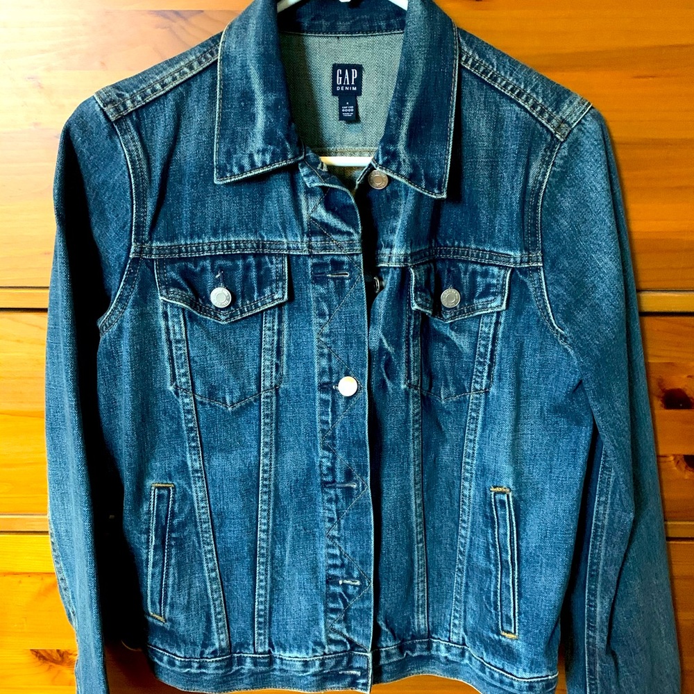 Women’s classic Gap jean jacket